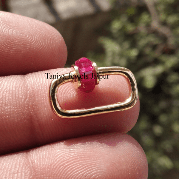 ruby carabiner lock