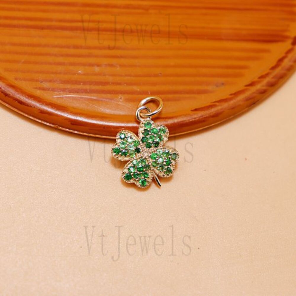 925 Sterling Silver Emerald Green Four-Leaf Clover Pendant